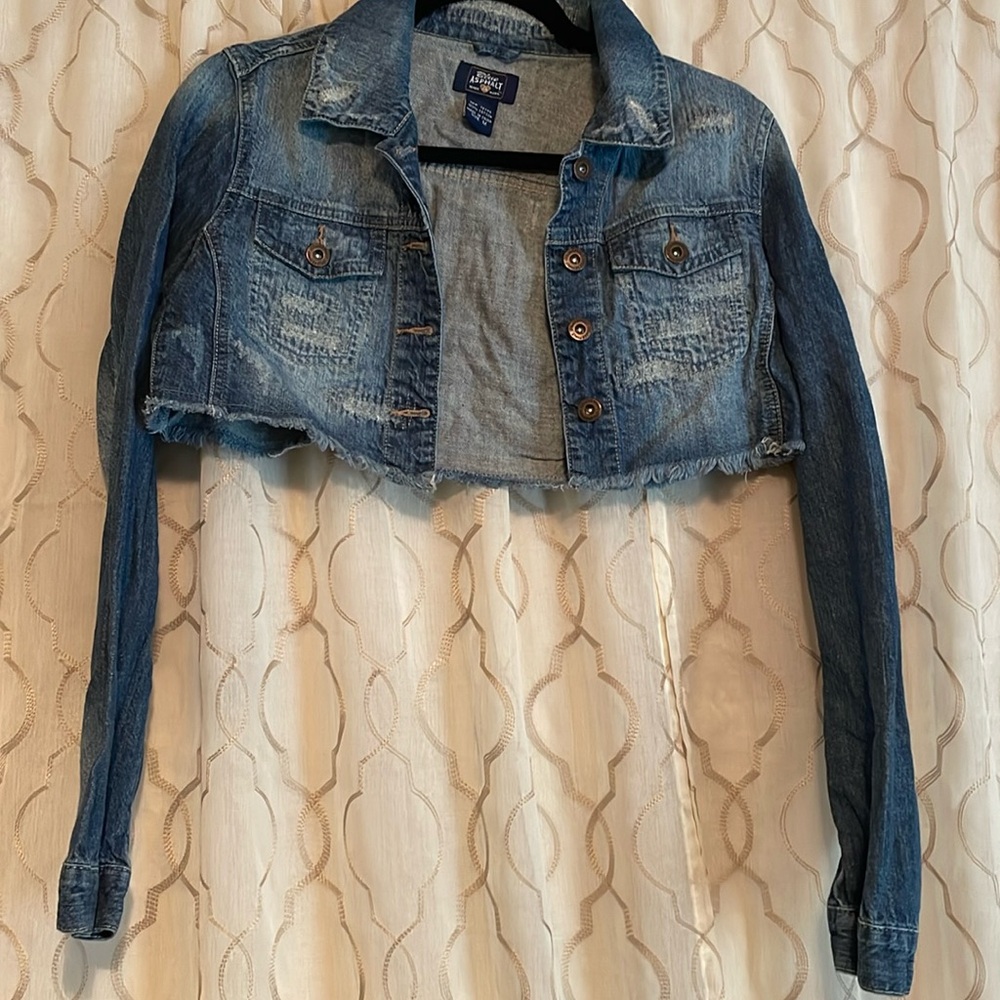 Cropped denim jacket